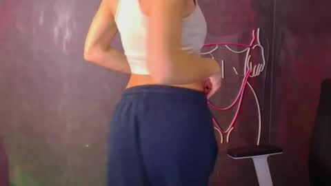 Nora online show from September 2025 01:55:01 PM