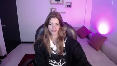 Snapshot of nora_vennucci chatting on December 2024 08:58:02 PM Nora online show from December 2024 08:58:02 PM