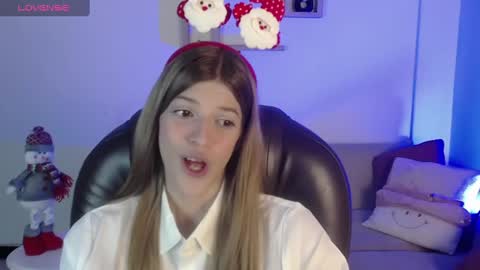 Snapshot of nora_vennucci chatting on December 2024 08:14:02 PM Nora online show from December 2024 08:14:02 PM