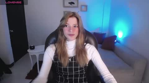 Snapshot of nora_vennucci chatting on January 2025 07:20:01 PM Nora online show from January 2025 07:20:01 PM