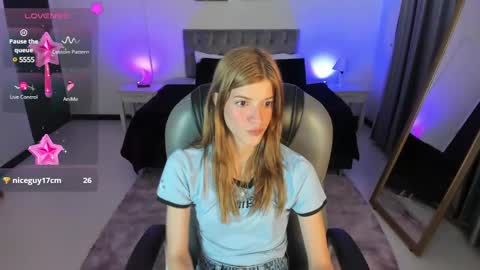 Snapshot of nora_vennucci chatting on March 2025 07:11:02 PM Nora online show from March 2025 07:11:02 PM