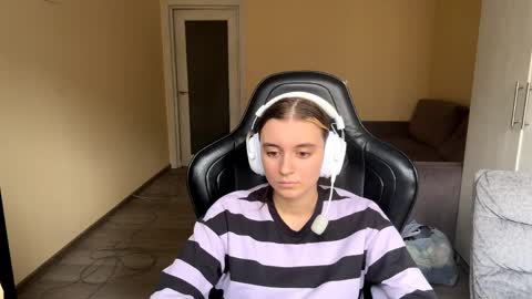 Elena online show from May 2026 10:36:01 AM
