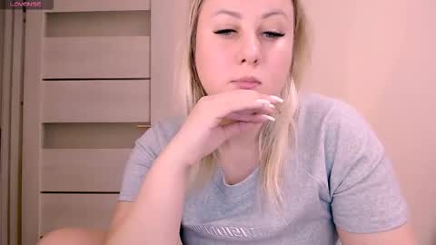 hi glad to chat online show from November 2025 02:04:01 PM