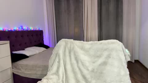 Tina online show from November 2025 09:28:01 PM