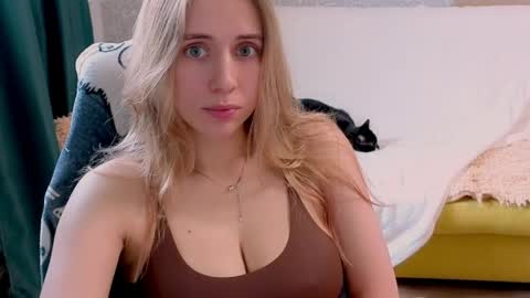 Snapshot of nova_sun chatting on May 2026 01:42:02 PM Mary online show from May 2026 01:42:02 PM