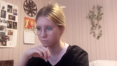 Sari  It is my first day  online show from February 2026 02:51:01 PM