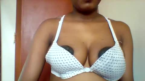 Snapshot of nubian_queen1033 chatting on September 2025 12:21:02 AM happie online show from September 2025 12:21:02 AM