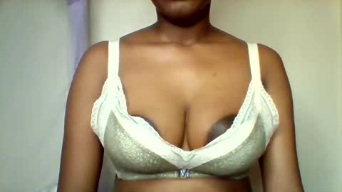 Snapshot of nubian_queen1033 chatting on January 2026 01:57:02 PM happie online show from January 2026 01:57:02 PM