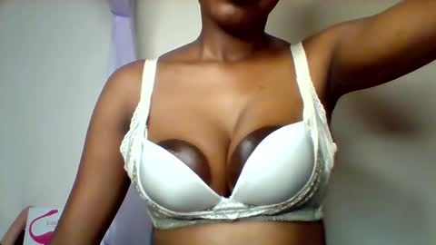 Snapshot of nubian_queen1033 chatting on January 2026 10:57:02 PM happie online show from January 2026 10:57:02 PM