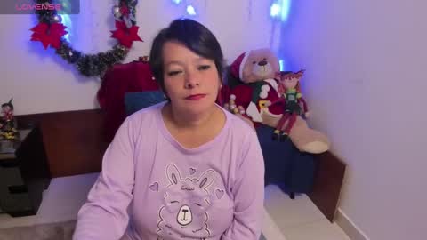 Snapshot of nuit_rose chatting on January 2025 11:51:02 PM nuit_rose online show from January 2025 11:51:02 PM