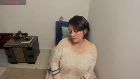 Snapshot of nuit_rose chatting on September 2025 01:43:01 AM nuit_rose online show from September 2025 01:43:01 AM