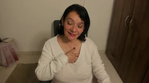 nuit_rose online show from May 2026 02:06:02 AM