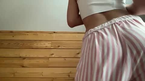 Snapshot of nursedoll chatting on November 2025 05:06:01 AM Ema online show from November 2025 05:06:01 AM