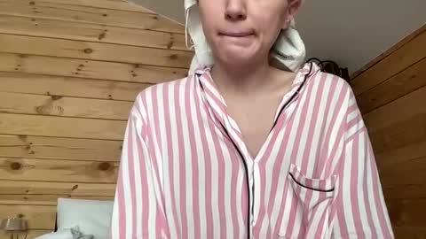 Snapshot of nursedoll chatting on November 2025 05:17:01 AM Ema online show from November 2025 05:17:01 AM