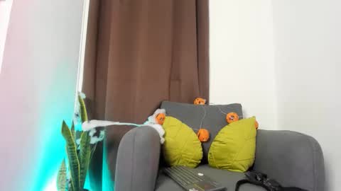 Nia online show from October 2025 10:01:01 AM