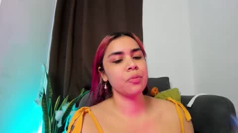 Nia online show from October 2025 10:43:02 PM