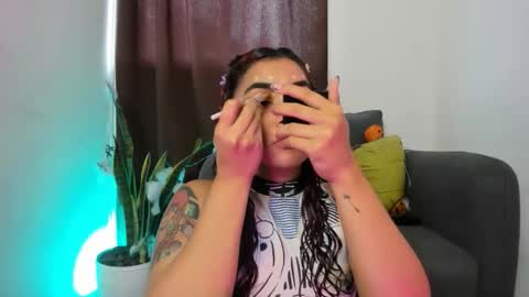 Nia online show from October 2025 08:07:01 PM