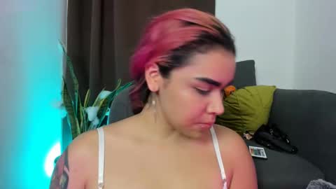 Nia online show from October 2025 03:07:02 AM