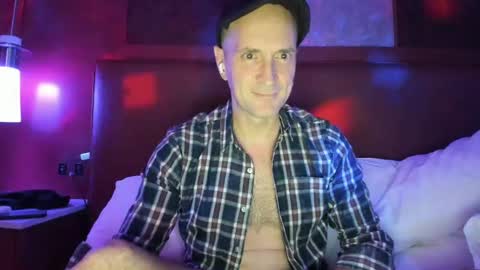 Snapshot of nyhudsonvalleyfun chatting on October 2025 07:31:02 AM HudsonValleyNYfun online show from October 2025 07:31:02 AM