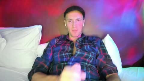 Snapshot of nyhudsonvalleyfun chatting on November 2025 03:45:01 AM HudsonValleyNYfun online show from November 2025 03:45:01 AM