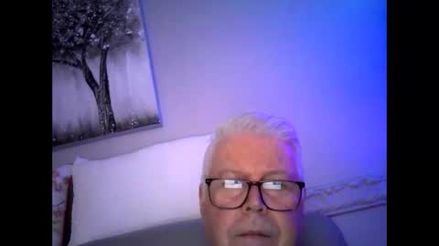 Snapshot of nylonlegs69 chatting on December 2024 12:17:01 PM stockings suspenders mad online show from December 2024 12:17:01 PM