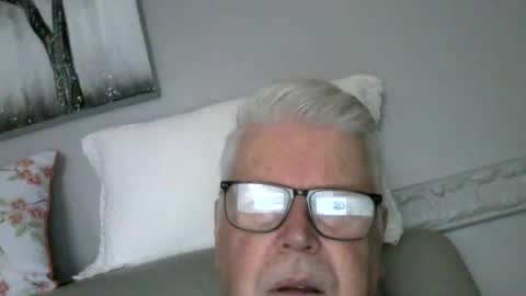 Snapshot of nylonlegs69 chatting on February 2025 01:27:01 PM stockings suspenders mad online show from February 2025 01:27:01 PM