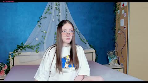 Snapshot of nymphalean chatting on January 2025 06:50:01 PM Kat online show from January 2025 06:50:01 PM