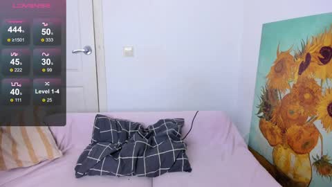 crystal   3 online show from February 2025 12:42:01 AM