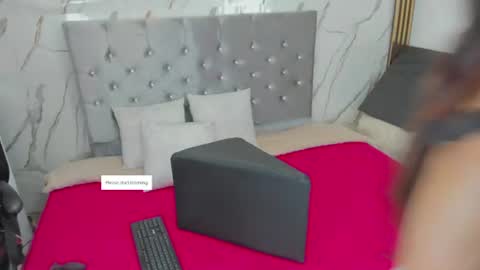 xionela gates online show from June 2026 07:05:01 PM