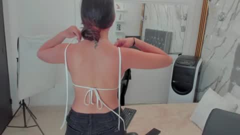 xionela gates online show from June 2026 07:09:01 PM