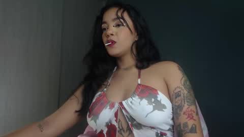 Snapshot of obeyval chatting on October 2025 01:06:02 AM Vale online show from October 2025 01:06:02 AM