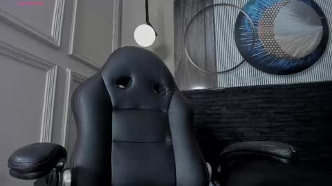 independent model online show from February 2025 01:50:01 PM