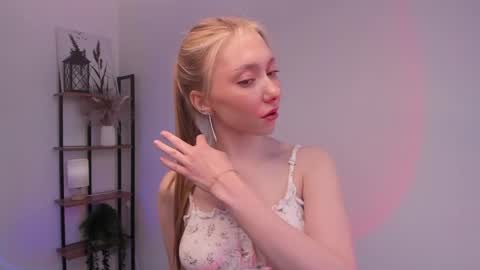 Lynna online show from May 2026 11:04:02 AM