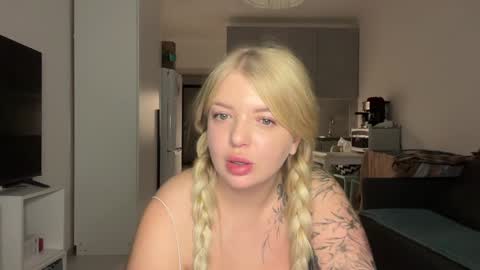 Snapshot of odriolsen chatting on December 2024 04:49:01 PM Odri online show from December 2024 04:49:01 PM