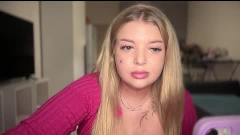 Snapshot of odriolsen chatting on November 2025 01:47:02 PM Odri online show from November 2025 01:47:02 PM