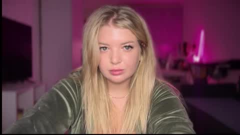 Snapshot of odriolsen chatting on December 2025 12:44:02 PM Odri online show from December 2025 12:44:02 PM