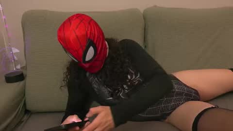 Snapshot of offelie chatting on November 2025 09:42:02 AM Offelie online show from November 2025 09:42:02 AM