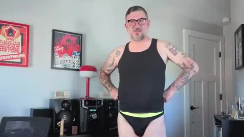 Snapshot of office_dad chatting on September 2025 07:03:02 PM Office Dad online show from September 2025 07:03:02 PM