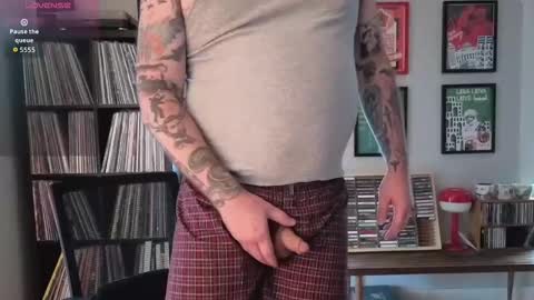 Snapshot of office_dad chatting on December 2025 08:46:01 PM Office Dad online show from December 2025 08:46:01 PM