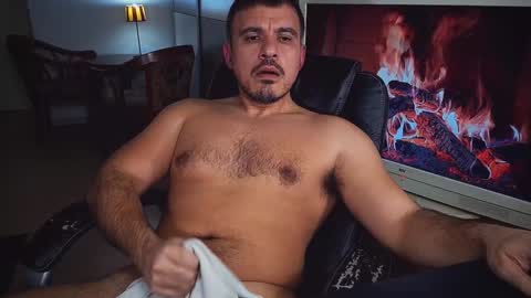 officeman7 online show from January 2025 04:41:01 PM