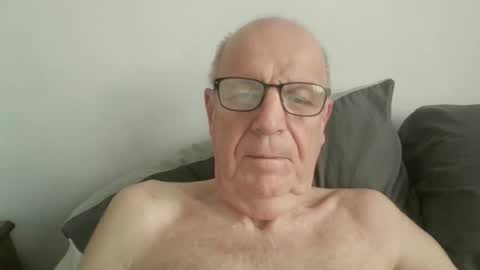 Snapshot of oggi95 chatting on September 2025 06:37:02 AM oggi95 online show from September 2025 06:37:02 AM