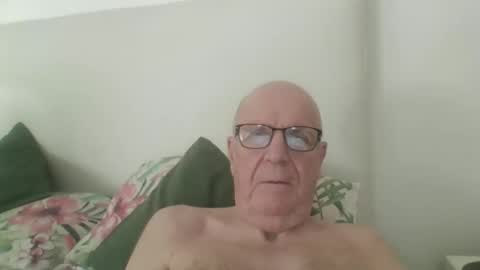 Snapshot of oggi95 chatting on October 2025 12:14:01 PM oggi95 online show from October 2025 12:14:01 PM