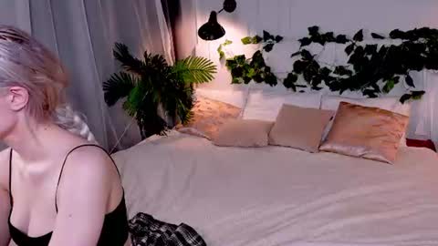 Snapshot of oh__lily chatting on July 2026 02:08:02 PM Lily online show from July 2026 02:08:02 PM
