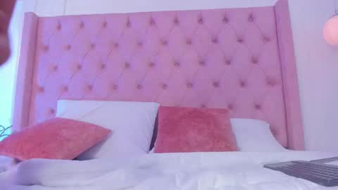 Holly online show from February 2025 08:11:02 PM