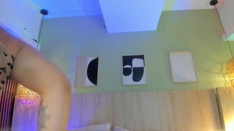 Holly online show from October 2025 11:51:02 AM