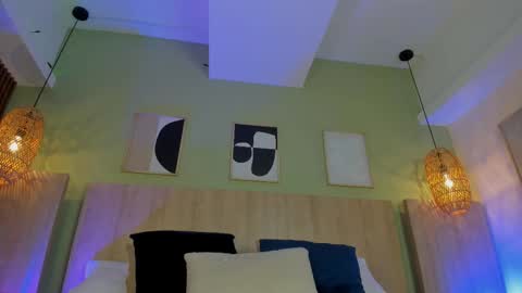 Holly online show from November 2025 11:32:02 AM