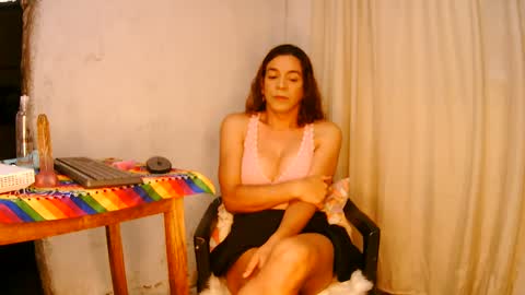 Snapshot of oh_tique chatting on February 2025 02:16:01 PM LU online show from February 2025 02:16:01 PM