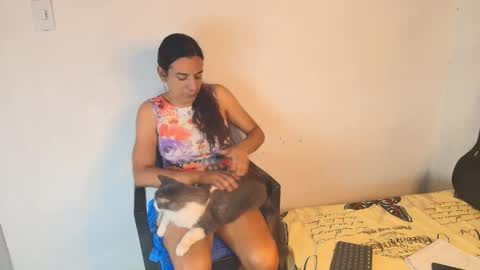 Snapshot of oh_tique chatting on November 2025 04:43:02 PM LU online show from November 2025 04:43:02 PM