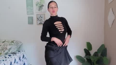 ohanna_ online show from April 2026 06:10:02 PM