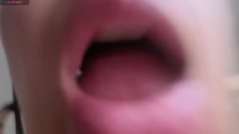 Snapshot of ohanna_ chatting on July 2026 07:05:02 PM ohanna_ online show from July 2026 07:05:02 PM